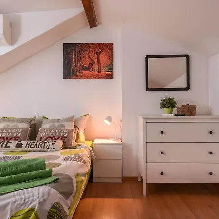 Fresh Modern Designer Studio In Historical Centre Apartment